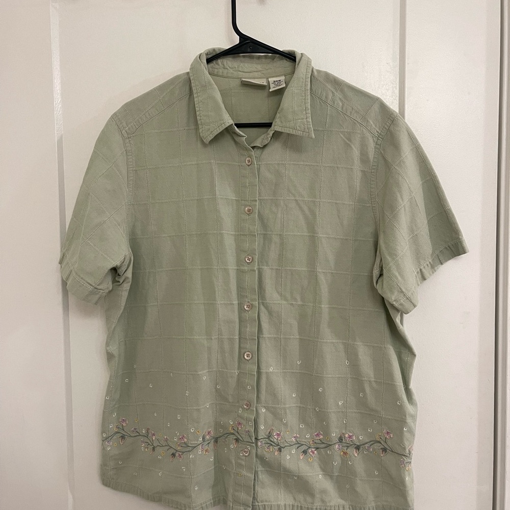 Vintage GrandmaCore Granola Light Sage Green Button-Down Shirt Embroidered Hem